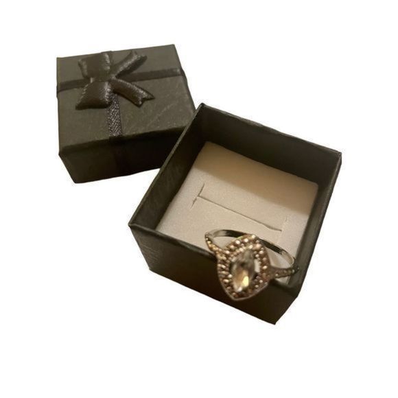 WHITE SAPPHIRE N SILVER RING - Picture 3 of 7